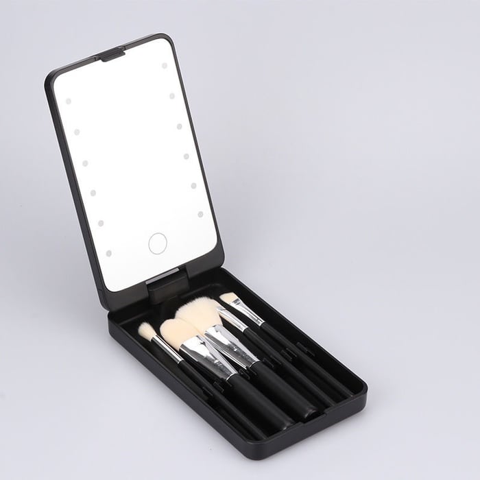 Putni set kistova za šminkanje s LED svjetlom i kutijicom za prašinu (5 kistova, punjivi putem USB-a)