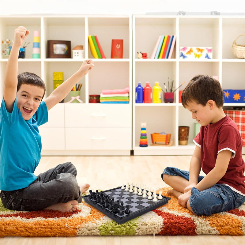 Utazó mágneses sakk táblával | MAGCHESS
