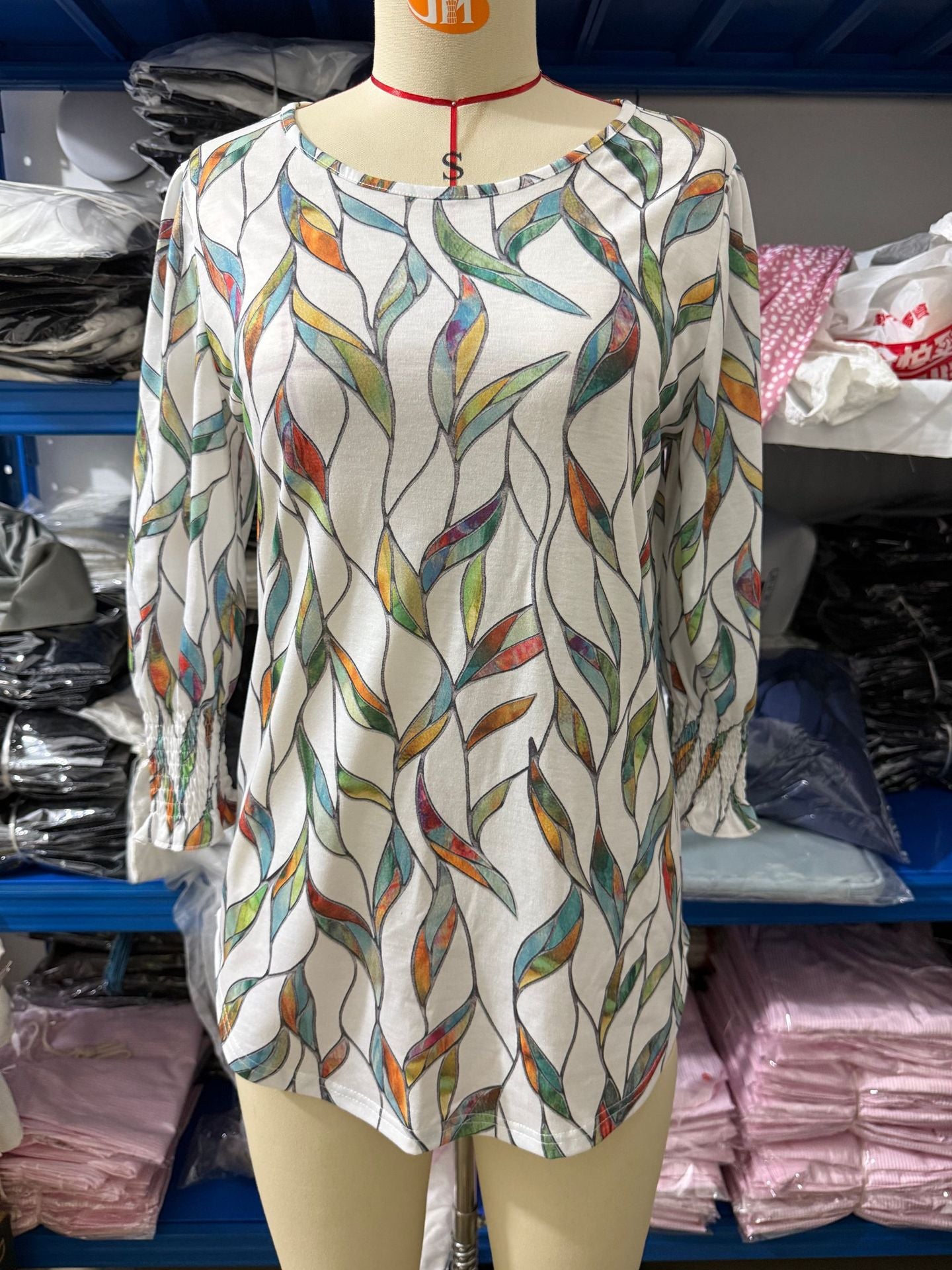 【🔥Sproščeno elegantno✨】Ženska bluza s 3/4 dolgimi rokavi in nabranimi manšetami