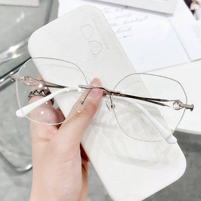 Női keret nélküli szemüveg gyémánt mintával, amely védelmet nyújt a kék fény és a presbyopia ellen