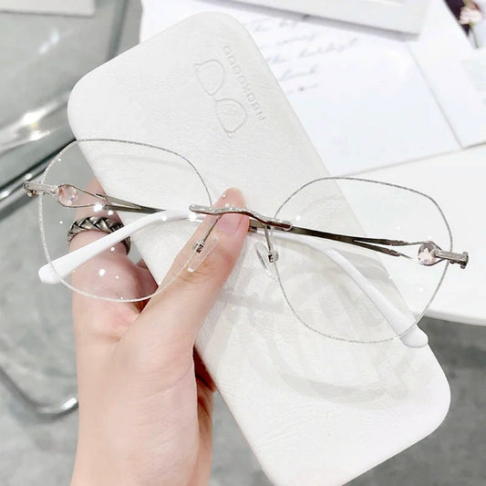 Női keret nélküli szemüveg gyémánt mintával, amely védelmet nyújt a kék fény és a presbyopia ellen